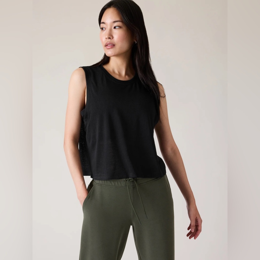 EUC Athleta Breezy Cropped Muscle Tank in Black Size Small